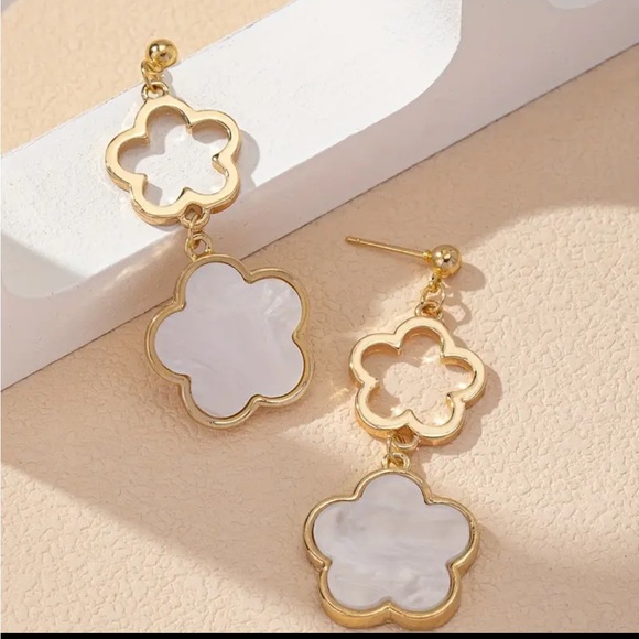 Jewelry - 14k Gold Plated Clover Earrings